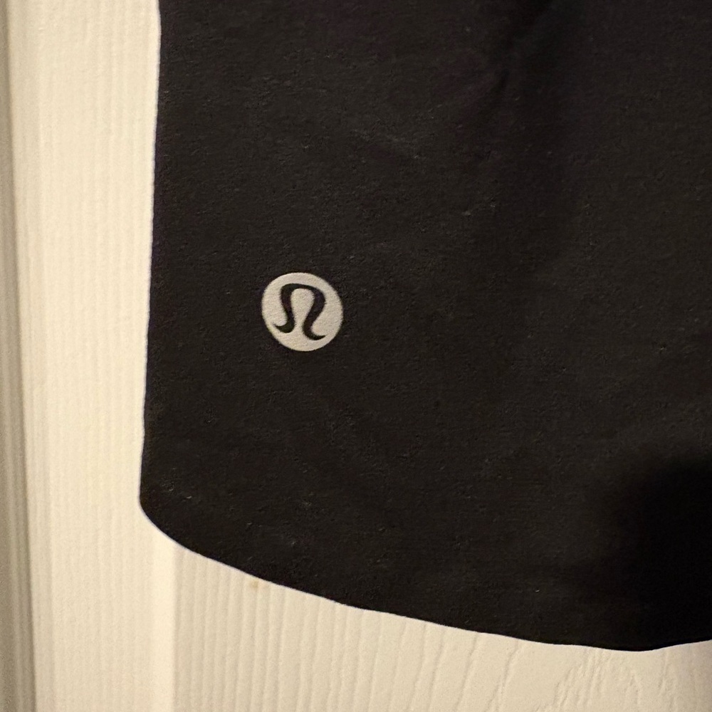 Lululemon Black Short Sleeve Performance Tee - Picture 4 of 4